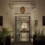 斯坎德培宫公寓 4*