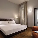 斯坎德培宫公寓 4*