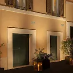 斯坎德培宫公寓 4*